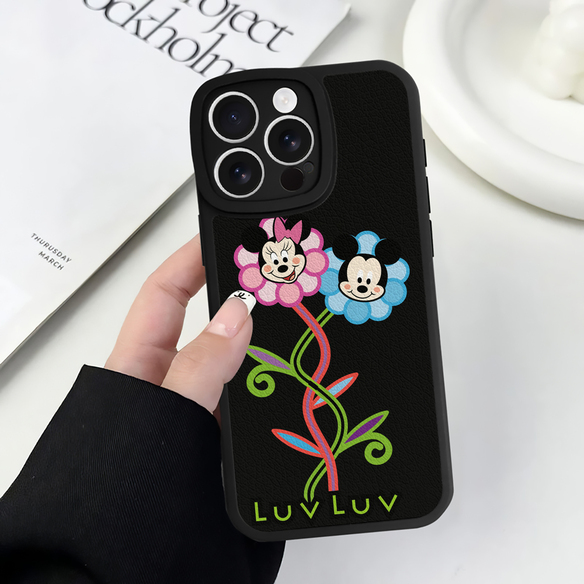 （画像用） ミッキーマウス Mickey Mouse 【iPhone 16シリーズ対応】シリコンスマホケース（レザー調） 材質：シリコン